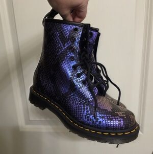 Dr Martens 1460 Snake Embossed Leather Purple Black Wmns 6 Boots  New Iridescent